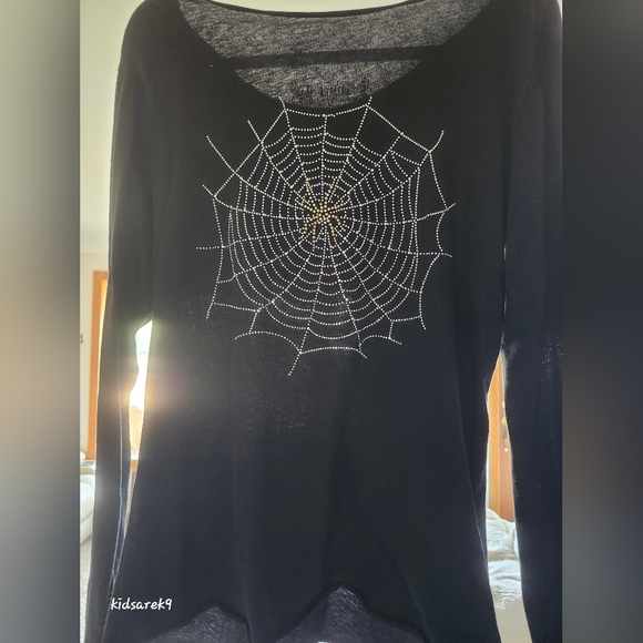 Beautiful beaded spider 🕷 web LS shirt. 🖤 - Picture 3 of 8